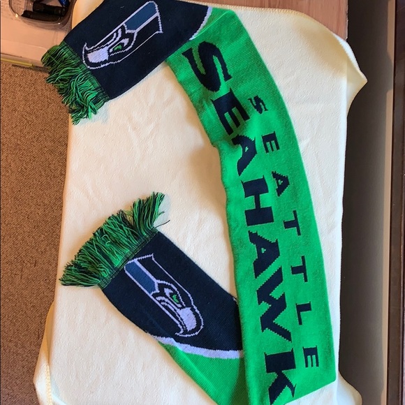SEATTLE SEAHAWKS 12th man-scarf LIKE NEW - Picture 1 of 5